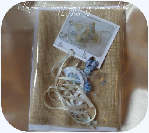 Presentation kit pendouille a ciseaux hardanger soie variation bleue un petit fil