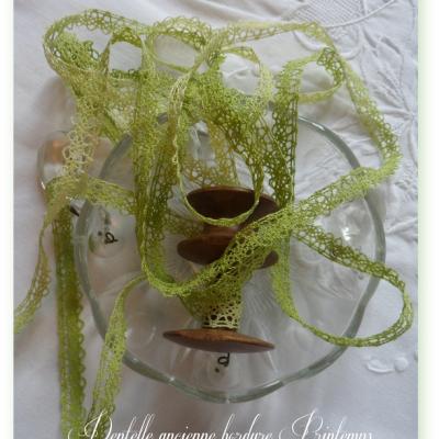 Dentelle ancienne bordure printemps 1