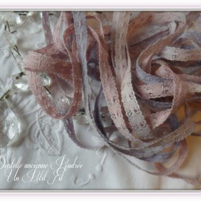 Dentelle ancienne poudree