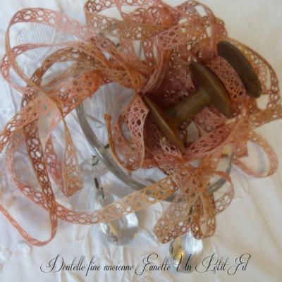 Dentelle fine ancienne fanette un petit fil 1