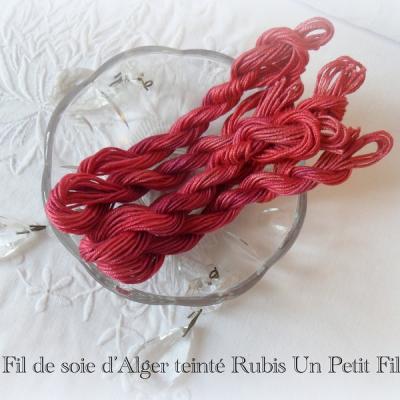Fil de soie d alger teinte rubis un petit fil