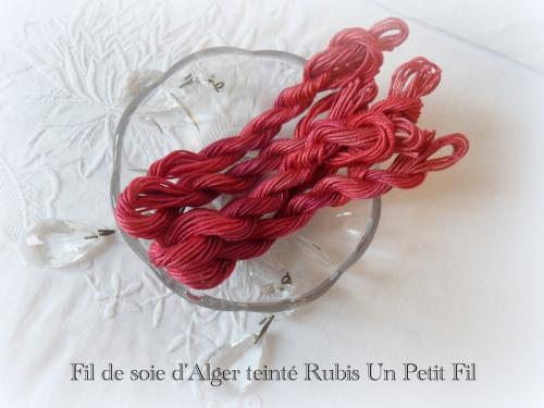 Fil de soie d alger teinte rubis un petit fil