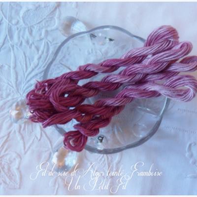 Fil de soie framboise un petit fil