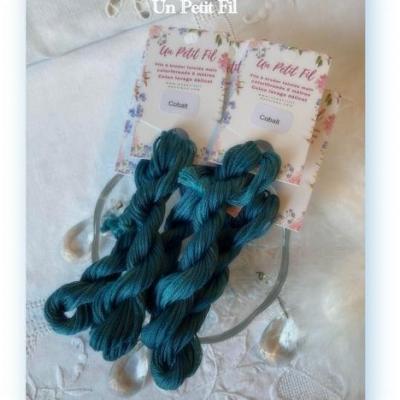 Fil mouline teinte cobalt un petit fil
