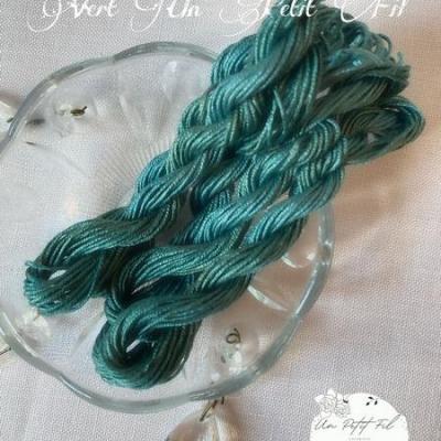 Fil soie velours vert un petit fil