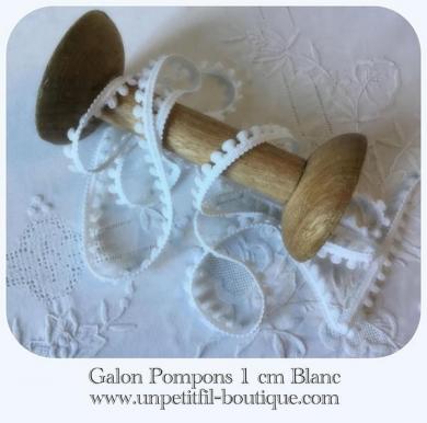 Galon pompons blanc un petit fil