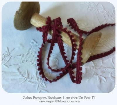 Galon pompons bordeaux un petit fil