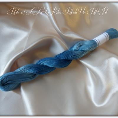 Perles 12 xxl bleu petrole un petit fil