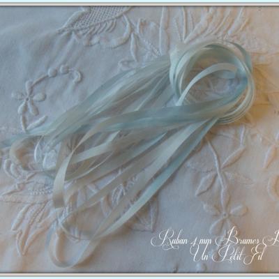 Ruban 4 mm brumes bleues un petit fil 1