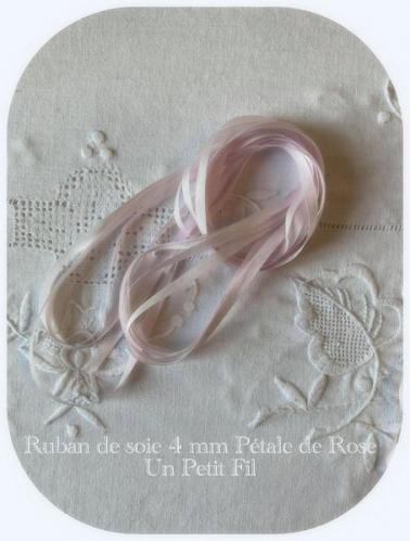 Ruban 4 mm petale de rose un petit fil