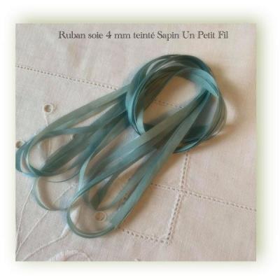 Ruban 4 mm soie teinte sapin un petit fil