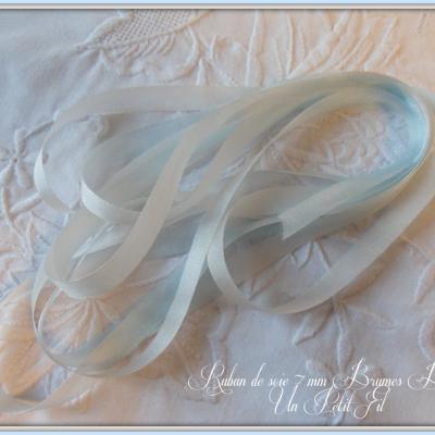 Ruban 7 mm brumes bleues un petit fil 1
