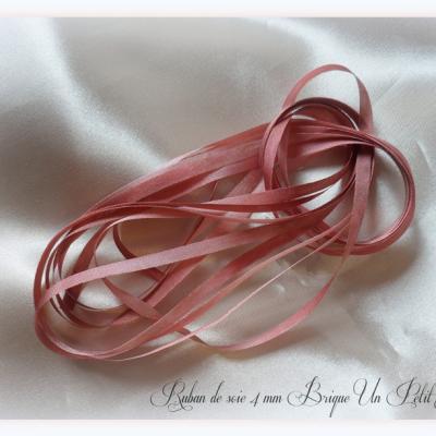 Ruban de soie 4 mm brique un petit fil