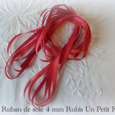 Ruban de soie 4 mm rubis un petit fil