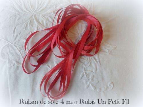 Ruban de soie 4 mm rubis un petit fil