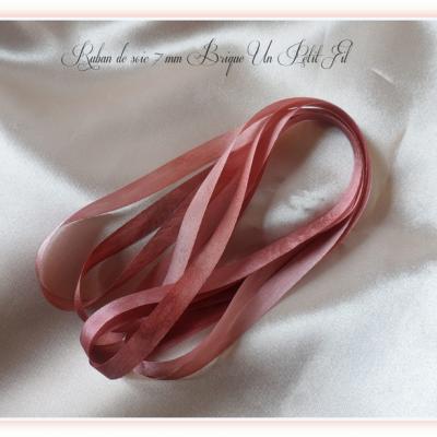 Ruban de soie 7 mm brique un petit fil
