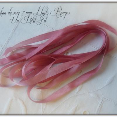 Ruban de soie 7 mm nuits rouges un petit fil