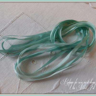 Ruban de soie vert d eau 2